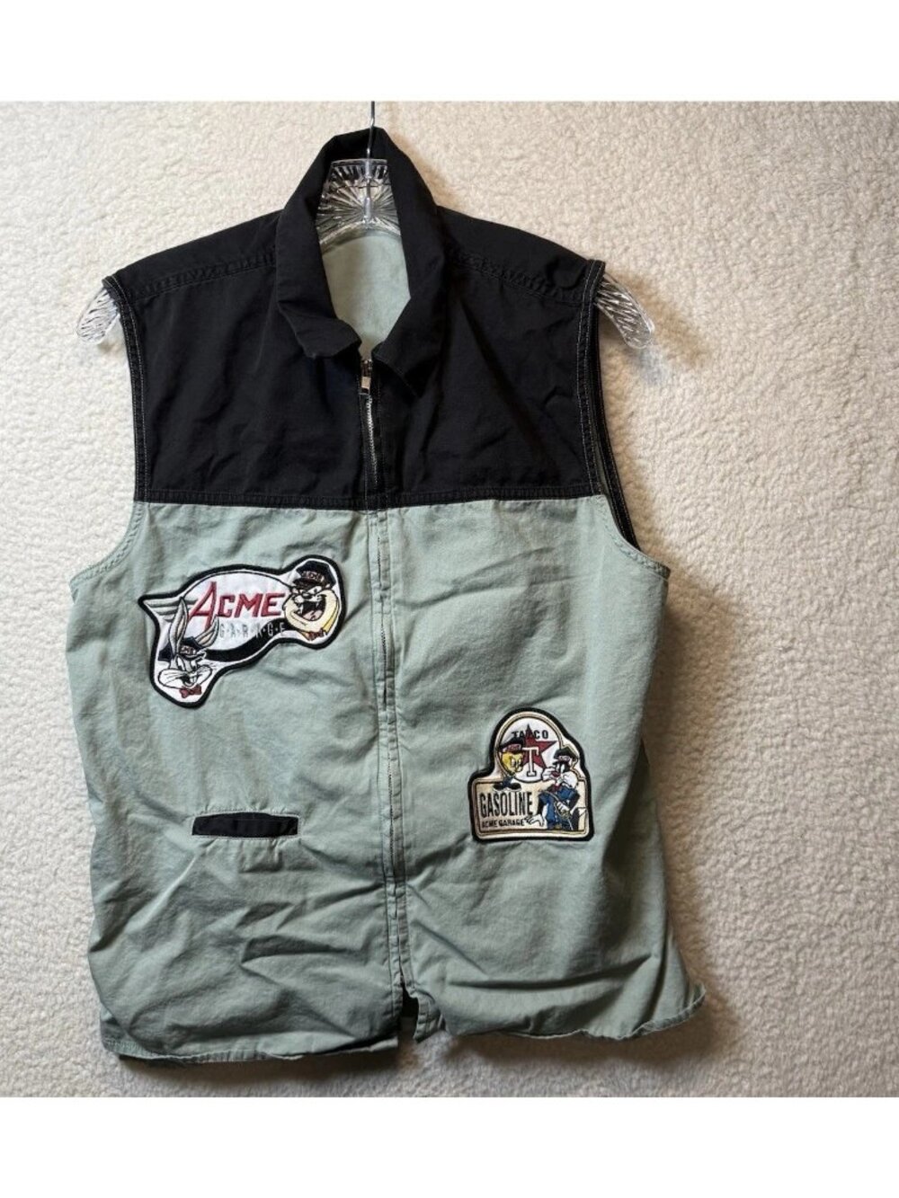 Vintage Warner Brothers Acme Garage Embroidered Tasmanian Vest Men’s Small‎